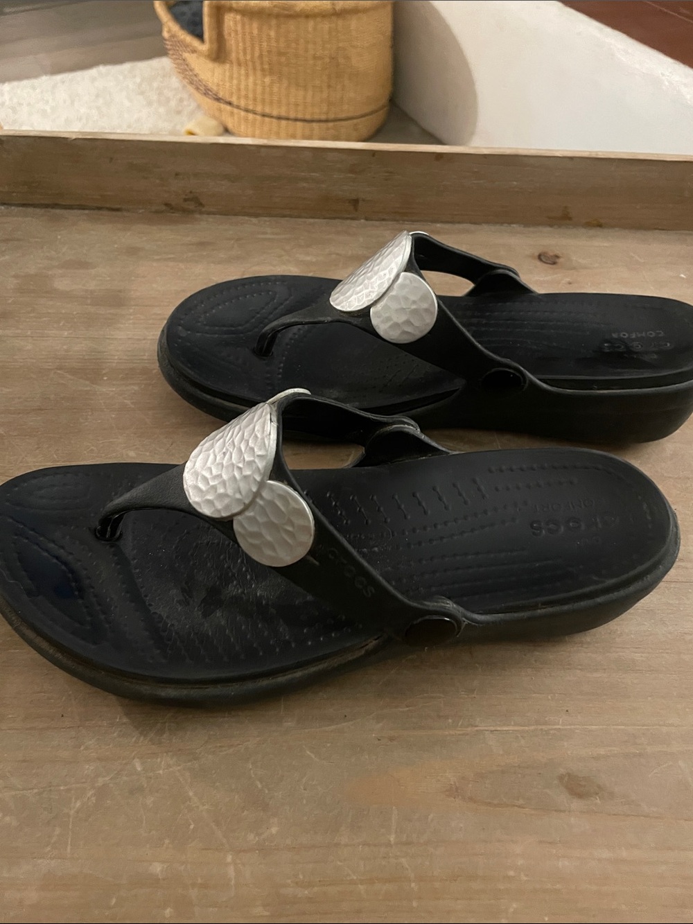 Crocs Black Thong Sandals with Silver Hammered Discs - Picture 2 of 3